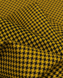 Houndstooth black and yellow fabric. Content: 100% Polyester. Priced per running meter of fabric (width: 1,48m). Content: 100% Polyester.